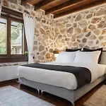 Chalet Parnassus Woodstone Chalets- N1- N2- N3 *