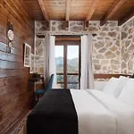 Alpstuga Parnassus Woodstone Chalets- N1- N2- N3 *
