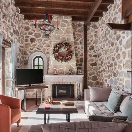 Chalet Parnassus Woodstone Chalets- N1- N2- N3 Ano Polidhrosos