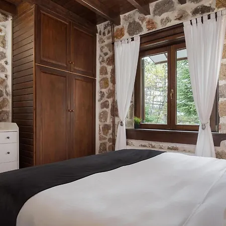 Parnassus Woodstone Chalets- N1- N2- N3 Σαλέ *