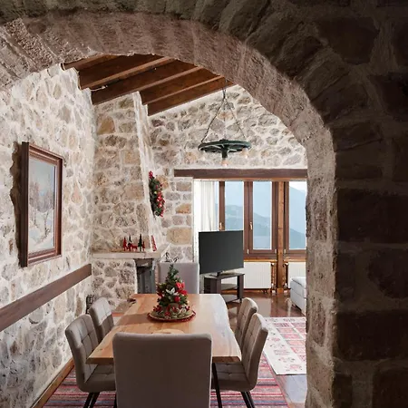 Parnassus Woodstone Chalets- N1- N2- N3 *